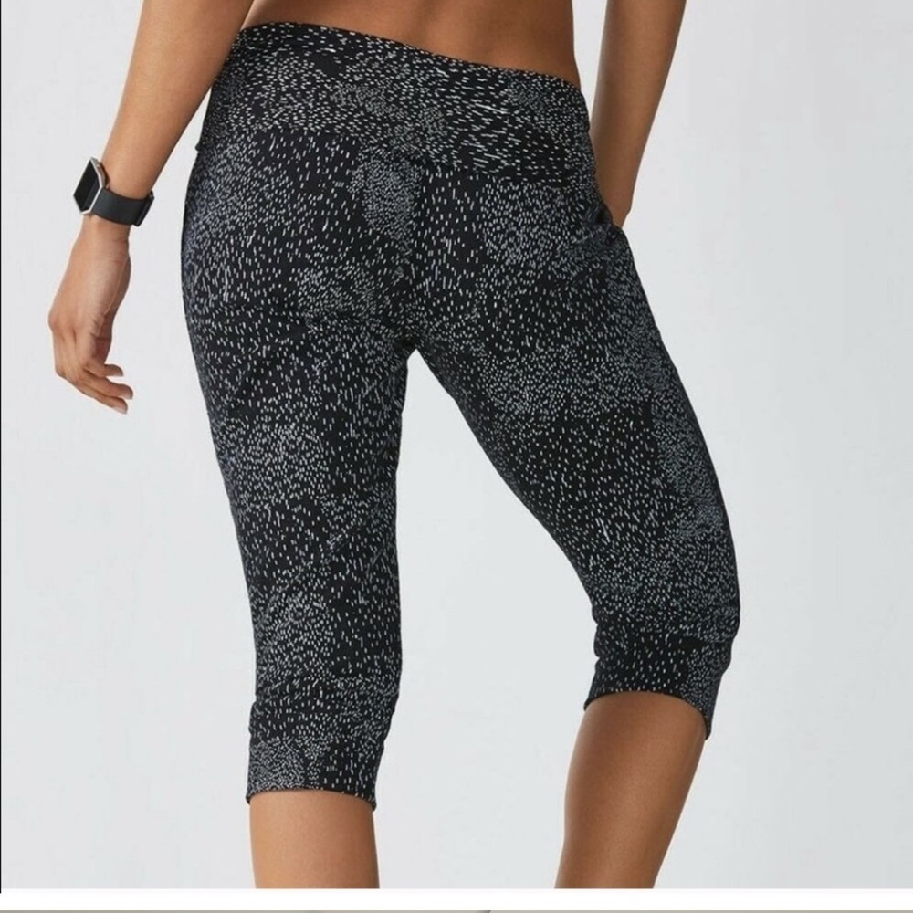 Fabletics Hamilton Capri Foldover Sweatpants Black White Cropped Size XS Women’s